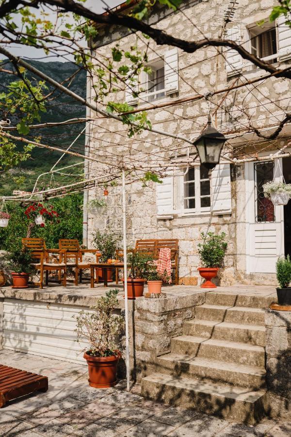 White Shutters House Villa Risan Ngoại thất bức ảnh